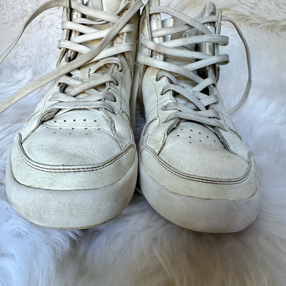 On Running Women's Athletic Shoes - Cream and Gold - Picture 3 of 10